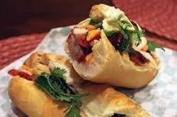 Khẩn trương điều tra vụ nghi ngộ độc thực phẩm sau khi ăn bánh mì tại Quảng Trị