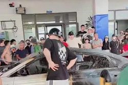 Cháy xe ô tô khiến 2 người chết