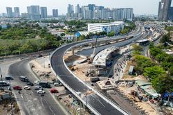 Cầu vượt N3 tại nút giao lớn nhất TPHCM trước giờ thông xe