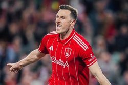 Nottingham khiến Aston Villa ôm hận, Braga hạ Freiburg phút 92