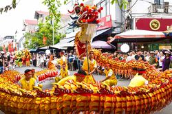 Hàng vạn người trẩy hội Đền Đô trong dịp nghỉ lễ 30/4 - 1/5