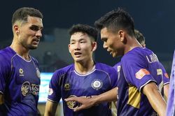 Thắng kịch tính Đà Nẵng, Hà Nội trở lại top 3