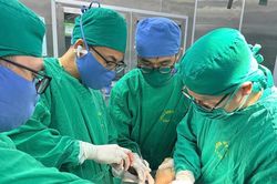 6 giờ nghẹt thở nối thành công cẳng tay đứt rời cho nam bệnh nhân