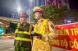 Cảnh sát cắm chốt xuyên đêm xử lý tài xế vi phạm nồng độ cồn