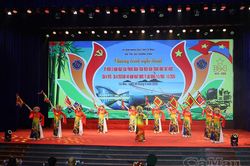 Sôi nổi chương trình văn nghệ chào mừng 30/4 và 1/5