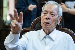 Trung tá 97 tuổi ở Hà Nội: Ngày đi bộ 3 tiếng, ăn 1 món suốt 16 năm