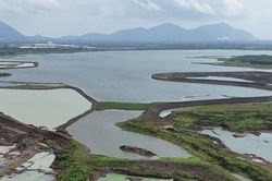 Cùng bạn chèo SUP trên hồ, giám đốc người Hàn Quốc mất tích bí ẩn