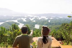 Cô gái ở TPHCM nghỉ việc, cùng bố đi phượt khắp Việt - Lào trong 2 tháng