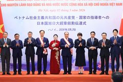 Thủ tướng Nhật trao huân chương cho nguyên Tổng Bí thư Nông Đức Mạnh, nguyên Thủ tướng Nguyễn Tấn Dũng