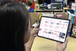Động lực mới cho xuất khẩu Việt Nam từ thương mại điện tử xuy&ecirc;n bi&ecirc;n giới