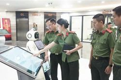 Thượng úy Cù Thị Châm Anh với sáng kiến đưa AI vào giải pháp quản lý hành chính