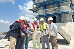 'Đội nắng' thi c&ocirc;ng tr&ecirc;n c&aacute;c c&ocirc;ng trường trọng điểm s&ocirc;ng nước miền T&acirc;y