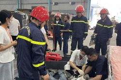 Kịp thời cứu nạn công nhân bị cuốn tay vào máy in công nghiệp ở Bắc Ninh