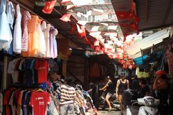 Chợ Đông Tác: Nơi săn đồ si độc lạ giữa phố thị Hà Nội