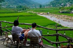 Khách Hà Nội đi 220km đến nơi 'nghe tên đã hạnh phúc' để tắm suối, ăn món ngon
