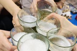 Uống bia mỗi ngày có tốt cho sức khỏe không?