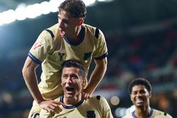Rashford tạo bước ngoặt, Barca thắng nghẹt thở Osasuna