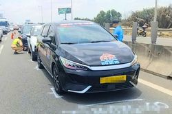 Hai vụ tai nạn liên tiếp trên cao tốc hướng về TPHCM, ùn tắc kéo dài 8km