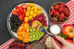 10 ngày ăn trái cây thay cơm, người đàn ông cấp cứu với máu cô đặc như siro