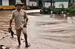 Nhà máy đường gặp sự cố, 2.000 tấn mật mía tràn ra ngoài