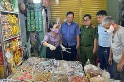 TP Hồ Ch&iacute; Minh quyết liệt truy qu&eacute;t thực phẩm kh&ocirc;ng r&otilde; nguồn gốc
