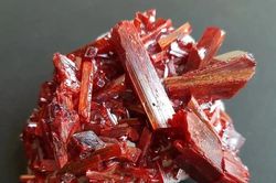 Vẻ đẹp chết chóc của viên đá đỏ rực, người xưa dùng làm bùa hộ mệnh
