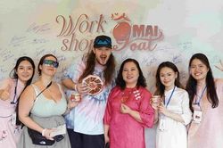 Để món quà Hà Nội chạm đến trái tim du khách quốc tế