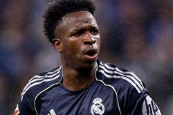 Vinicius 'nhảy samba', Real Madrid khiến Barca chưa thể vô địch