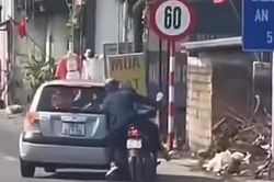 Lý do bất ngờ khiến tài xế ô tô tạt đầu, làm ngã người đi xe máy trên đường