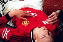 Carrick cập nhật chấn thương Sesko sau cú va vào bảng quảng cáo