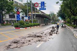 Hà Nội: Xử phạt tài xế xe ben làm rơi bùn kéo dài trên đường Láng Hạ
