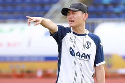 Trợ lý HLV Kim Sang Sik ngồi 'ghế nóng' CLB Hà Tĩnh