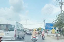 CSGT mở đường xuyên đoạn ùn tắc gần 25km, giúp người bệnh đi cấp cứu kịp thời