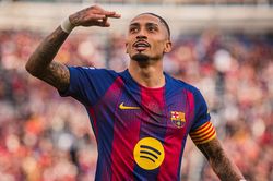 Tin tức về chuyển nhượng 4/5: MU mơ Raphinha, Liverpool ký Williams