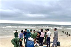 Tàu cá chìm trên biển, hai ngư dân may mắn thoát nạn