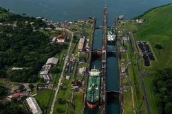 Vận tải biển tránh Hormuz, chọn lối Panama