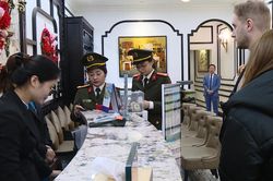 Đề xuất c&ocirc;ng an x&atilde; quản l&yacute; tạm tr&uacute; người nước ngo&agrave;i
