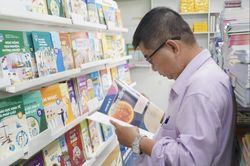 Giá sách giáo khoa năm học 2026-2027 sẽ giảm bình quân 13,3%