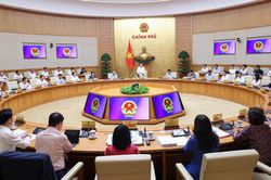 Thủ tướng L&ecirc; Minh Hưng chủ tr&igrave; phi&ecirc;n họp thường kỳ đầu ti&ecirc;n của Ch&iacute;nh phủ kh&oacute;a XVI
