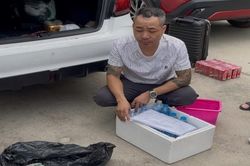 Cướp 2,4kg vàng, gã thanh niên 'tung tiền' mua xe ô tô và ma túy