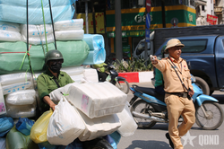 Hà Nội: Xử lý xe tự chế, xe chở hàng cồng kềnh trên Quốc lộ 6