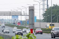 Bỏ điều kiện nhập khẩu ô tô: Cải cách hành chính hay từ bỏ chiến lược công nghiệp?