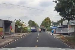 Thầy giáo nhồi máu cơ tim khi đang đứng lớp, CSGT mở đường đưa đi cấp cứu