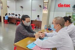 Phòng khám đông y '0 đồng' gần hai thập kỷ lặng thầm vì người nghèo