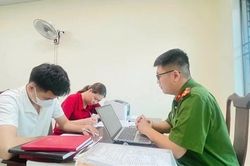 Vận động 2 đối tượng trốn truy nã tại Angola về nước đầu thú