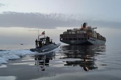 Iran tố Mỹ tấn công 2 xuồng chở khách, 5 người thiệt mạng