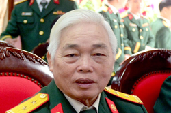 Người anh hùng ngậm hai đầu dây, tạo 'cầu dẫn điện sống' trên dòng Thạch Hãn