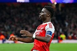 Saka rực sáng, đưa Arsenal thẳng tiến vào chung kết Champions League