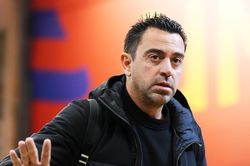 Xavi, Fabregas và Xabi Alonso tranh ghế HLV trưởng Chelsea