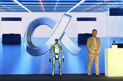 Lý do các hãng điện thoại Trung Quốc đổ xô làm robot hình người